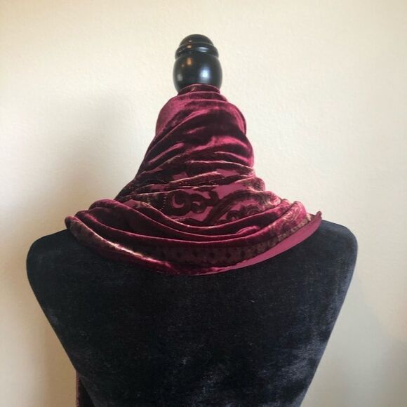 Beautiful Silk Scarf  - Picture 6 of 8